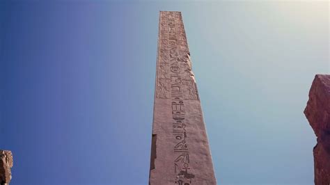 Obelisk w Oxfordzie - Potężny Pomnik z Widokiem na Miasto!