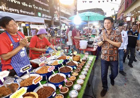  Xialou Market: A Vibrant Tapestry of Culinary Delights and Cultural Immersion!